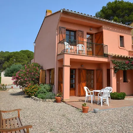 Casa Con Piscina Privada Y Jardin Cerca De La Playa En - Es-323-6 *