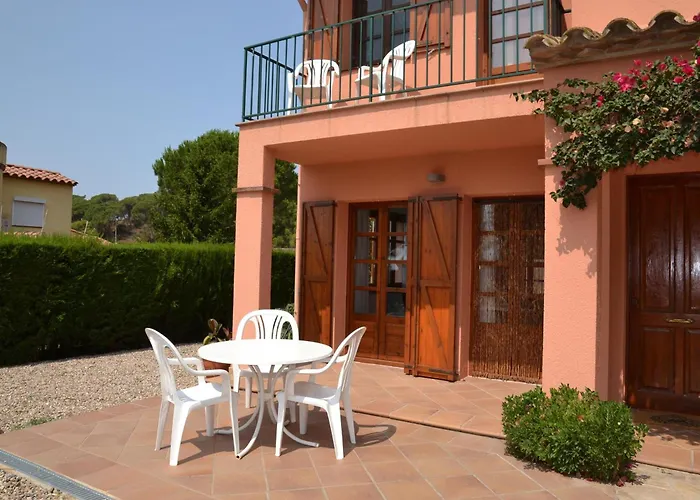 Casa Con Piscina Privada Y Jardin Cerca De La Playa En - Es-323-6 *
