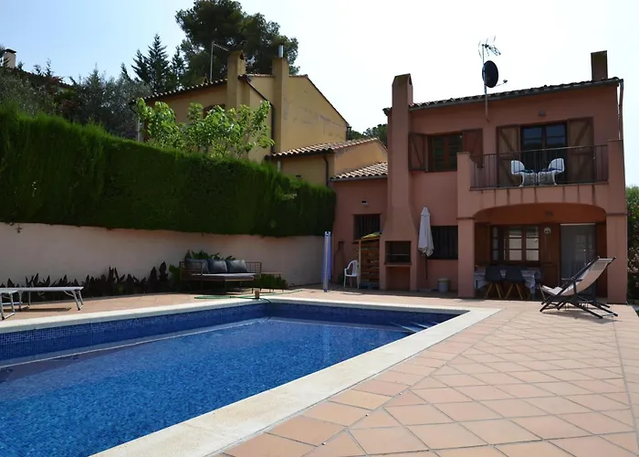 Casa Con Piscina Privada Y Jardin Cerca De La Playa En - Es-323-6 *