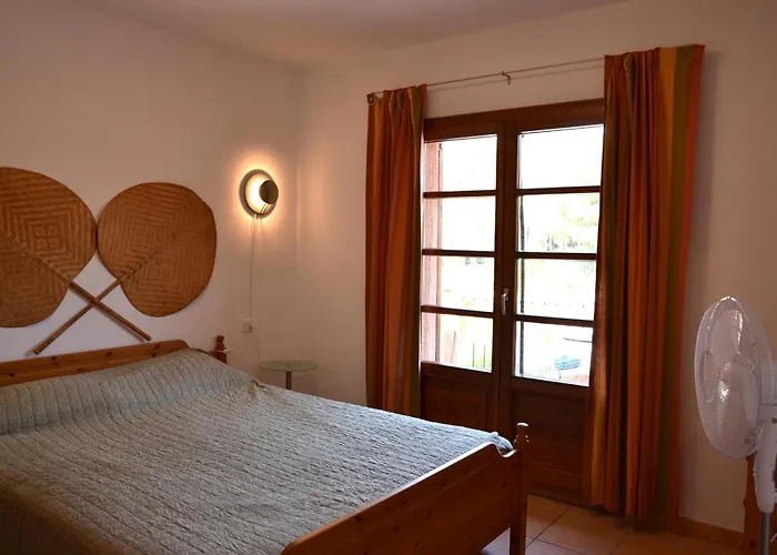 Casa Con Piscina Privada Y Jardin Cerca De La Playa En - Es-323-6 *