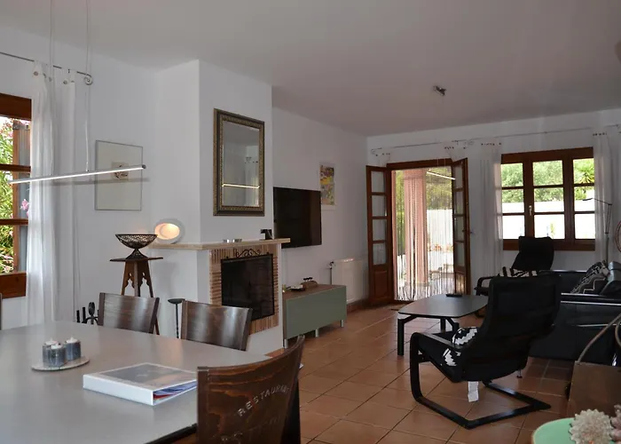 Casa Con Piscina Privada Y Jardin Cerca De La Playa En - Es-323-6